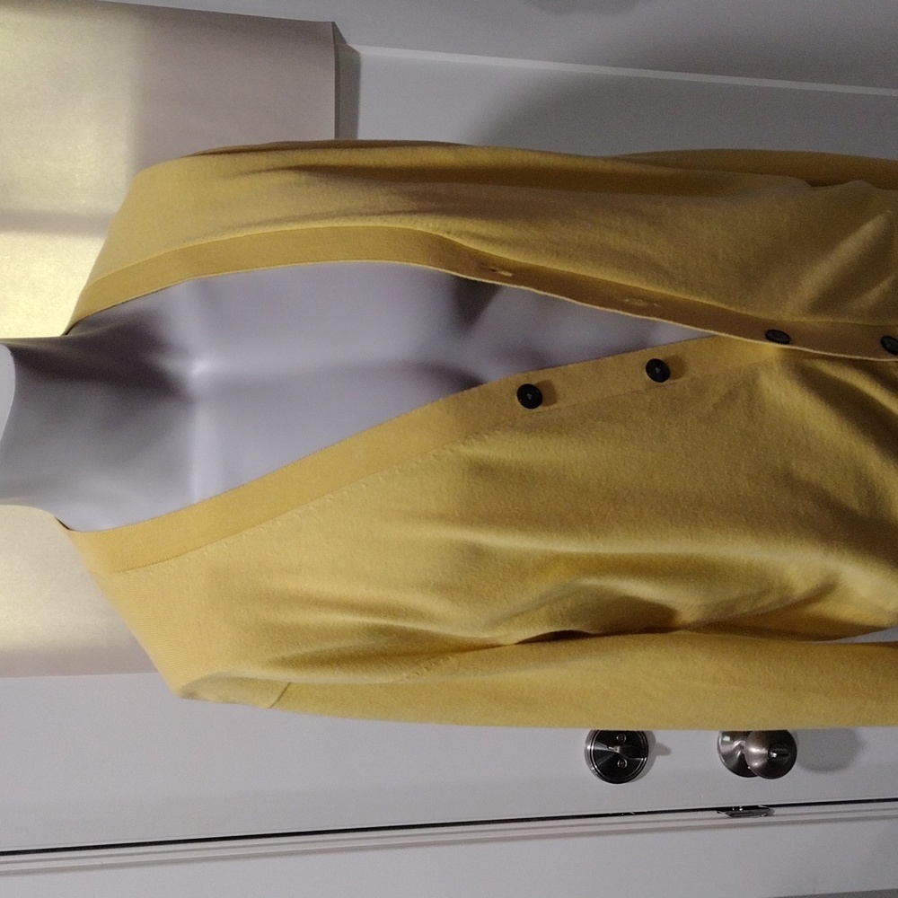 Buttoned Down mens light yellow cotton cardigan. Medium